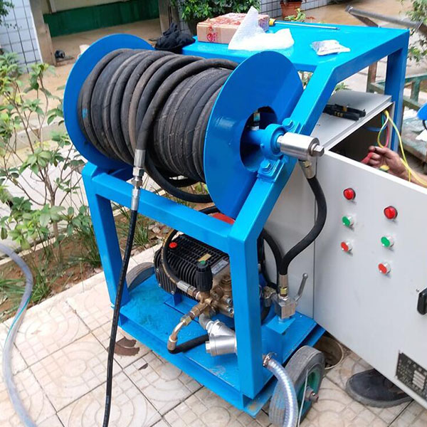 藥廠疏通清洗管道調試現場